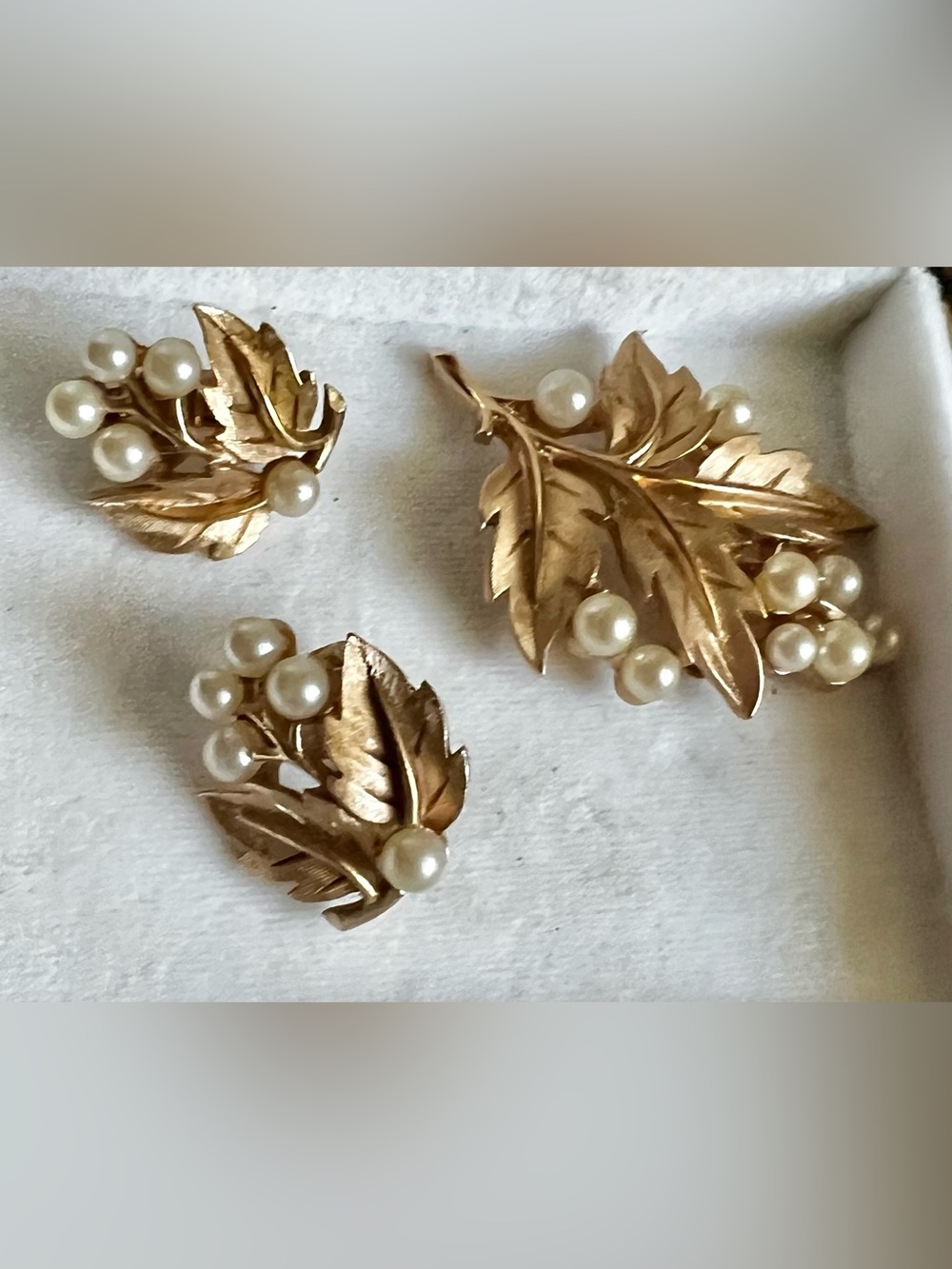 Vtg Crown Trifari Pearl Floral/Berry Cluster Leaf Gold Brooch/Pin & Earrings
